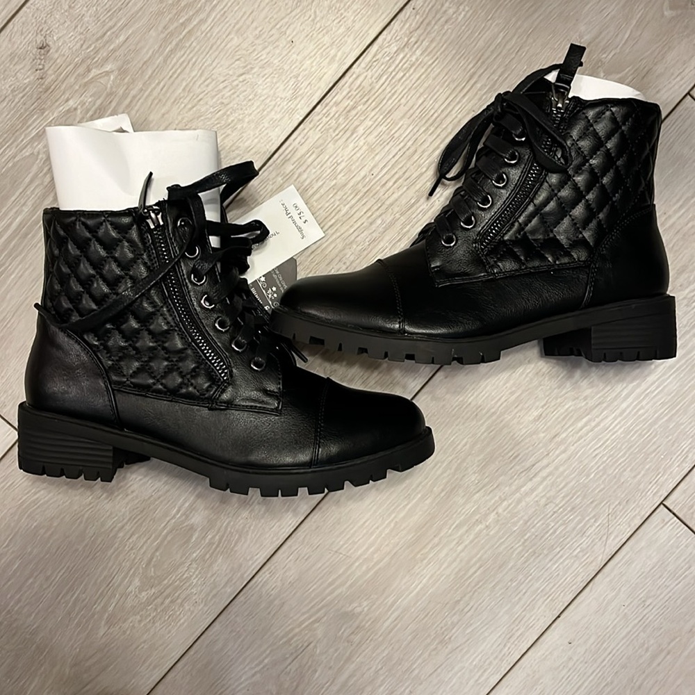 Cute patterned boots. - Picture 3 of 6